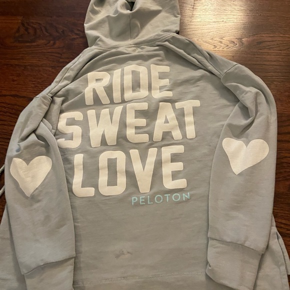 Bundle of 3 Peloton shirts - Picture 8 of 10